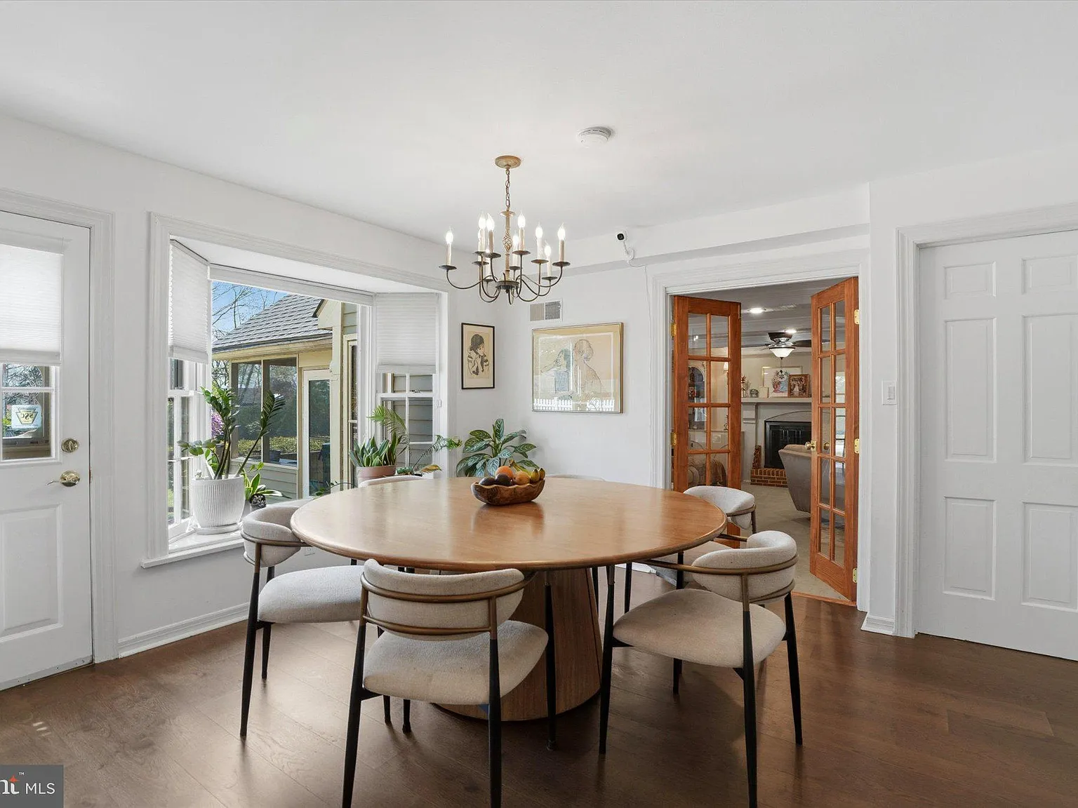 5 bed, 2.5 bath, 3533 sqft, $4,500 — Photo 3
