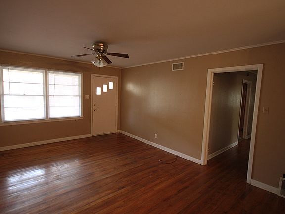 3rd image of 2111 Glenbrook Dr