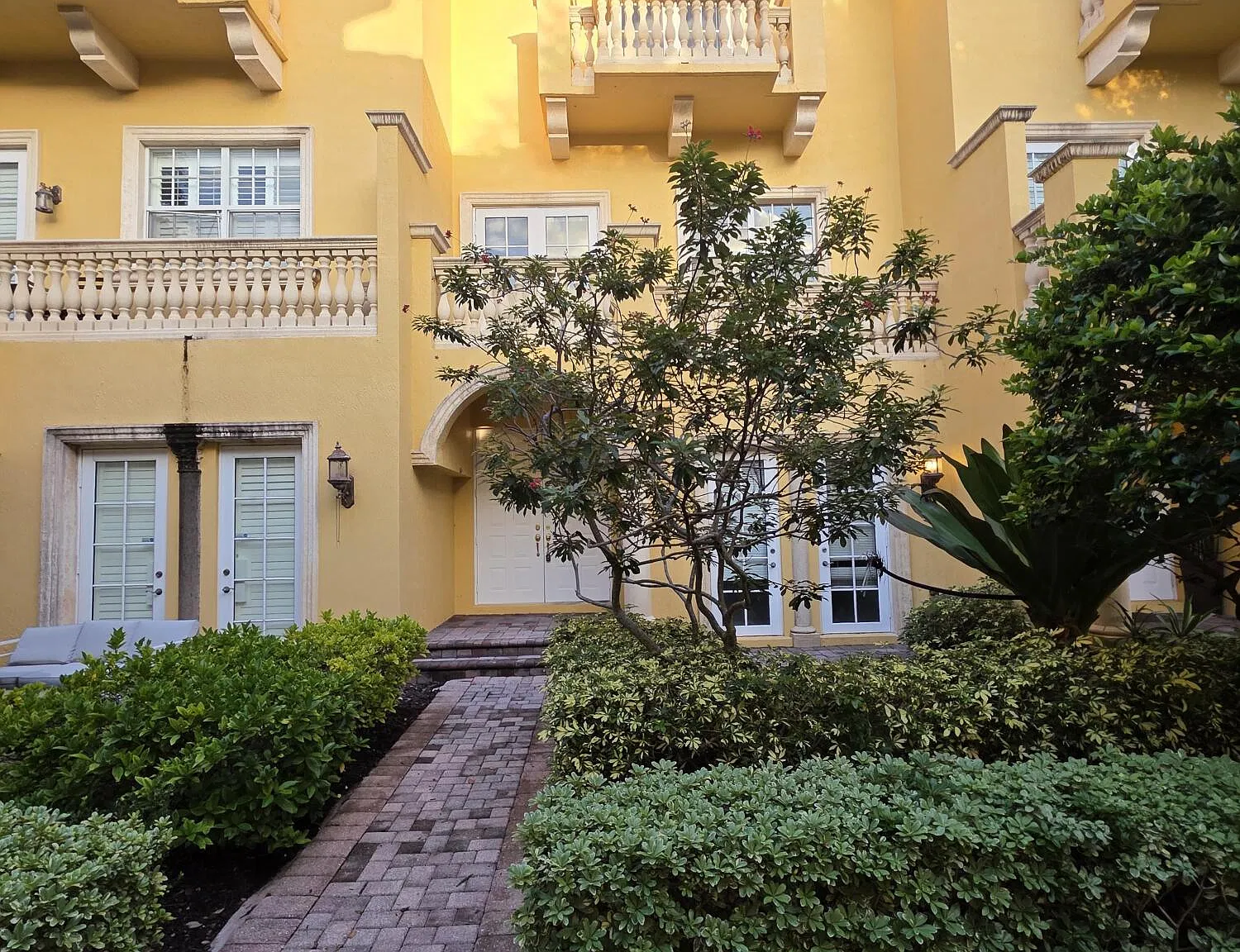3 bed, 4.0 bath, 2910 sqft, $6,500 — Photo 2