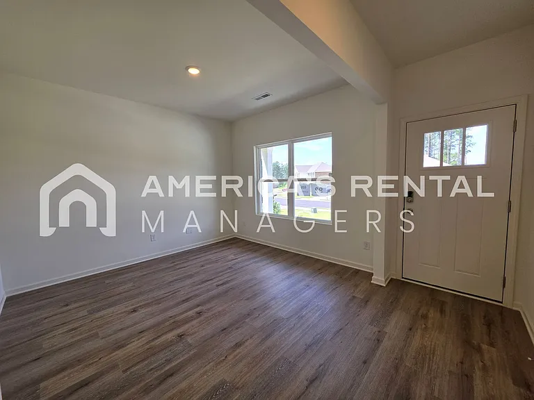 605 Acorn Ct — Photo 9