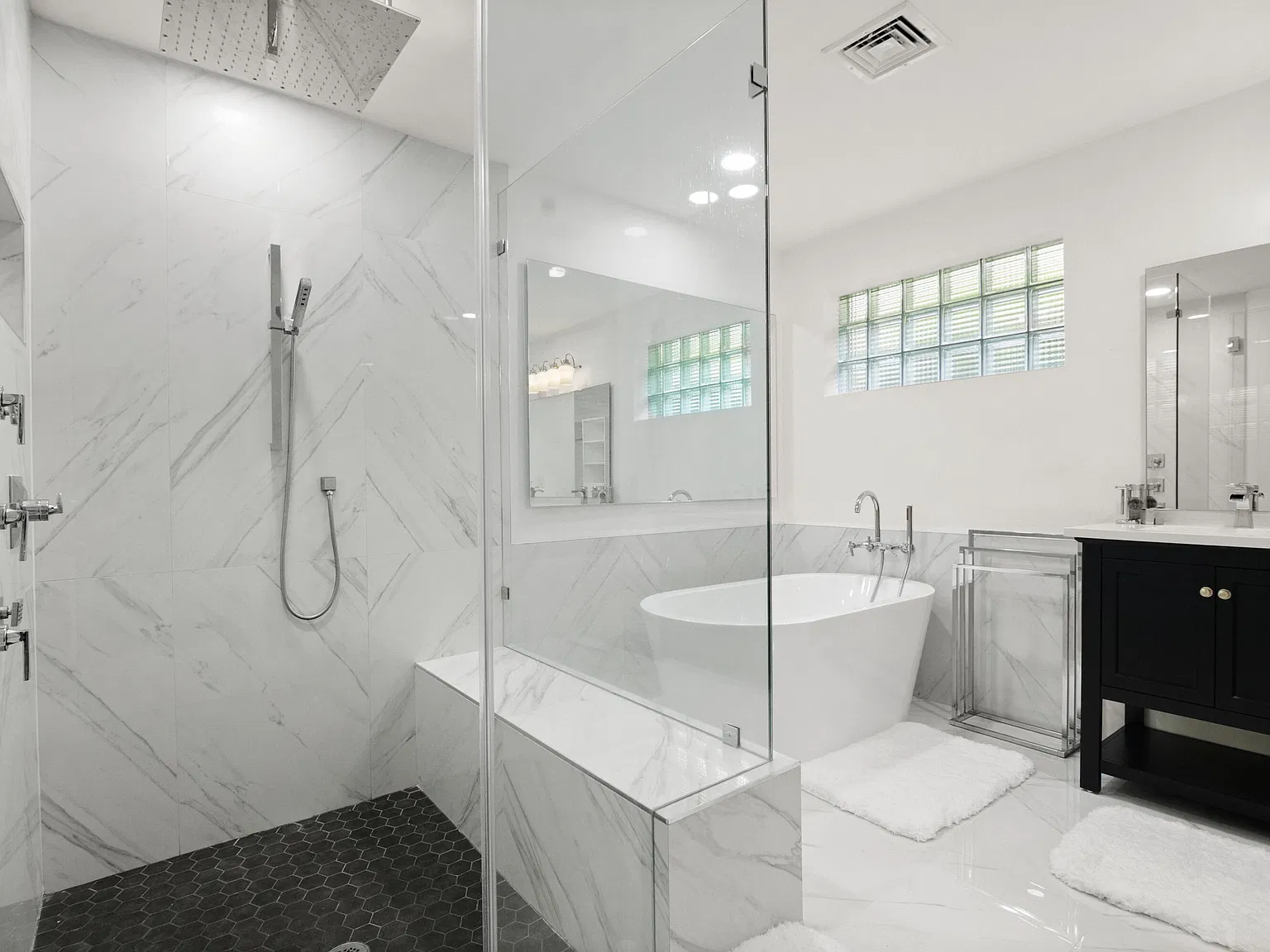 2 bed, 2.5 bath, 2269 sqft, $6,900 — Photo 3