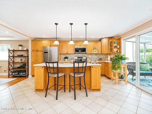 5th image of 14 Ridge Ave