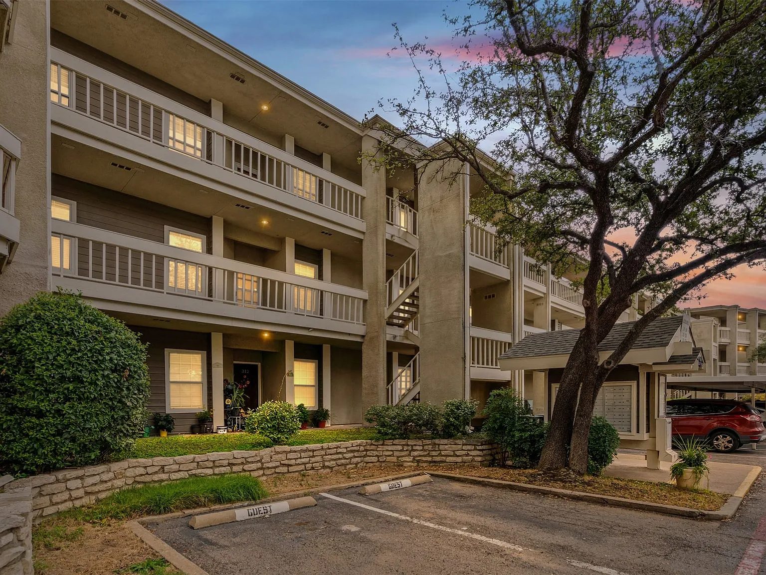 2 bed, 1.5 bath, 953 sqft, $1,650 — Photo 1