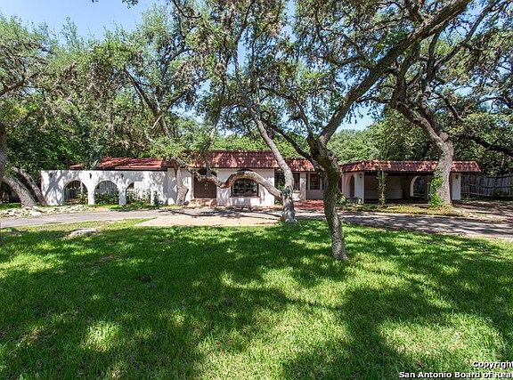2nd image of 121 Moss Dr