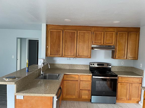4th image of 676 Basalt Dr