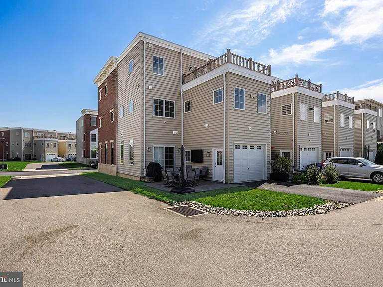 2312 Napoli Way — Photo 38