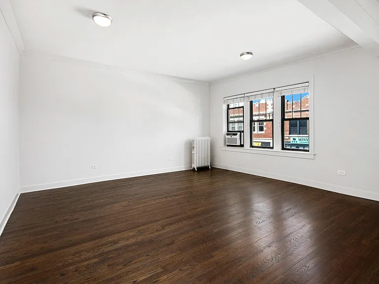 5425 N Clark Apartments — Photo 4