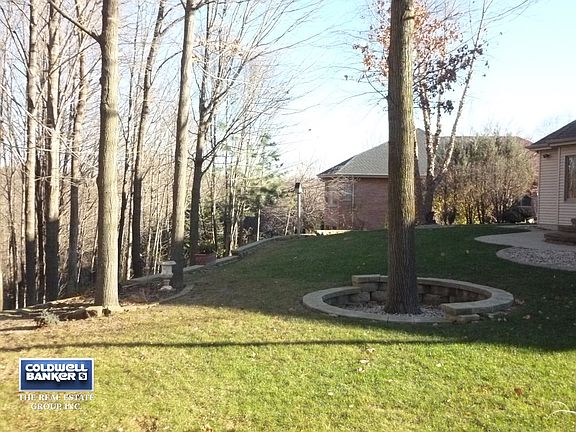 w/ .5 acre wooded Ravine Lot