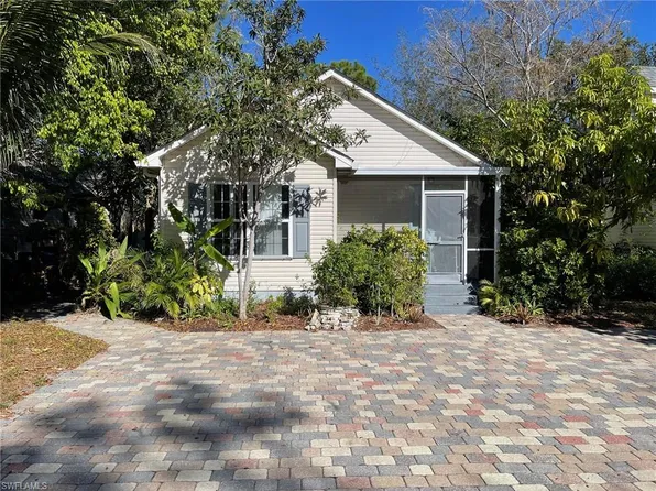 318 Leawood CIR, NAPLES, FL 34104