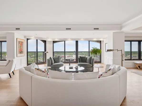 1201 Yale Pl APT 2102, Minneapolis, MN 55403