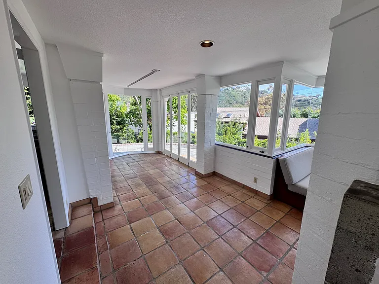 1055 Dyer Pl — Photo 3