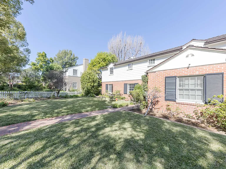 2150 S El Molino Ave — Photo 46