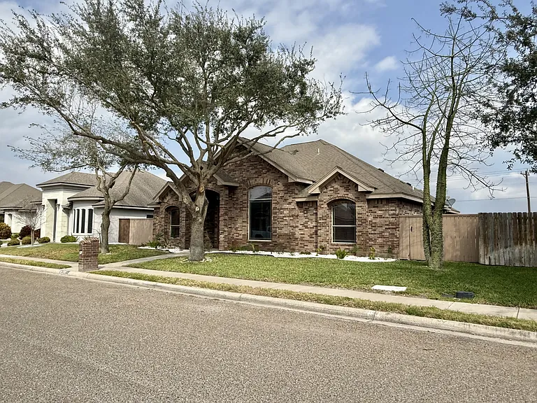 1200 W Park Dr — Photo 2