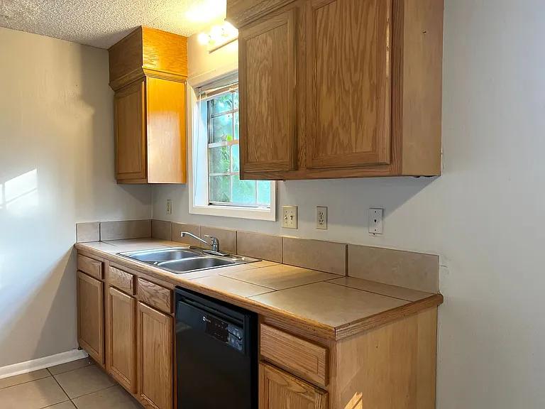 211 Al Pearson Dr — Photo 6