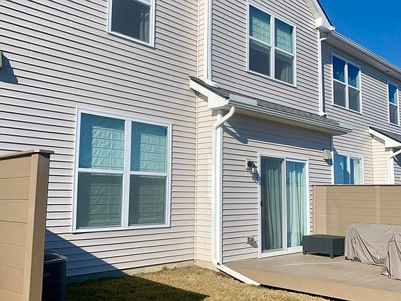 3rd image of 902 Salt Springs Dr