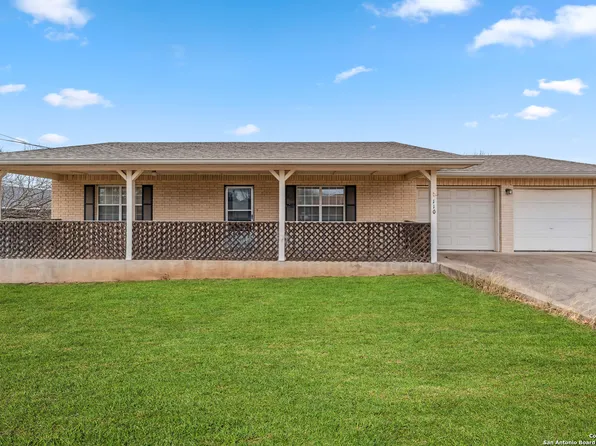 110 Green Meadows Ln, Fredericksburg, TX 78624