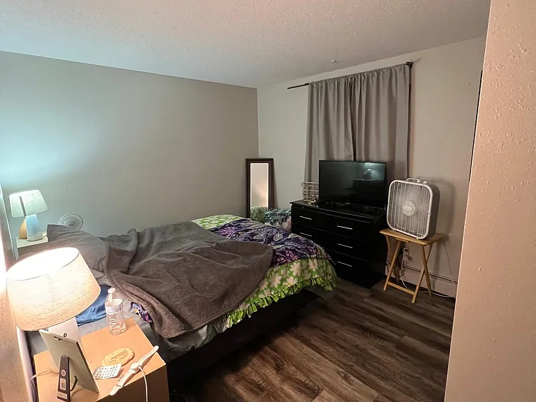 321 W Bert St — Photo 2