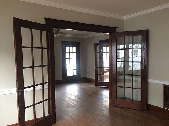 2nd image of 810 Barton Ave