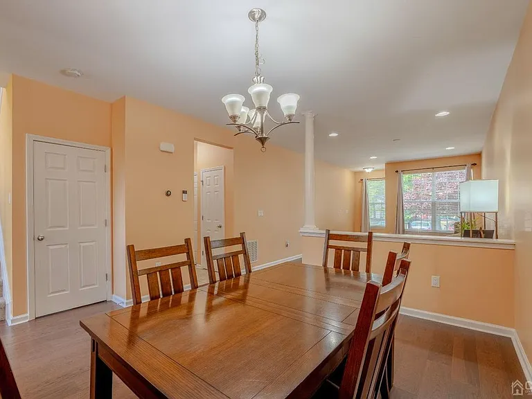 2474 N Canterbury Ln — Photo 11
