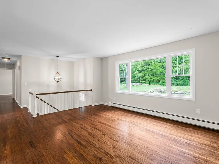 831 Nut Plains Rd — Photo 4