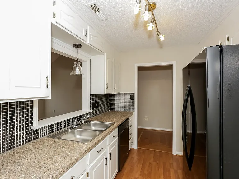 310 Tamarack Dr — Photo 5