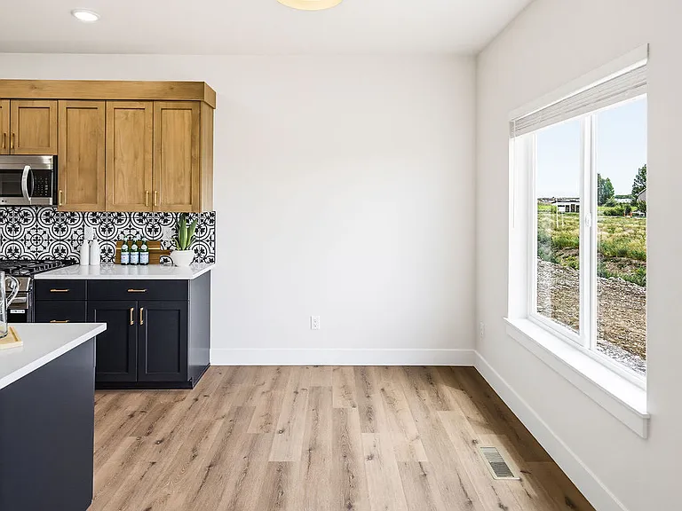 485 E River Ln — Photo 11