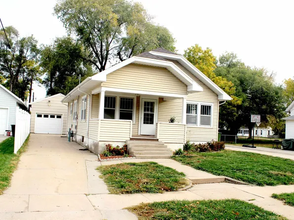 615 W 18th St, Kearney, NE 68845