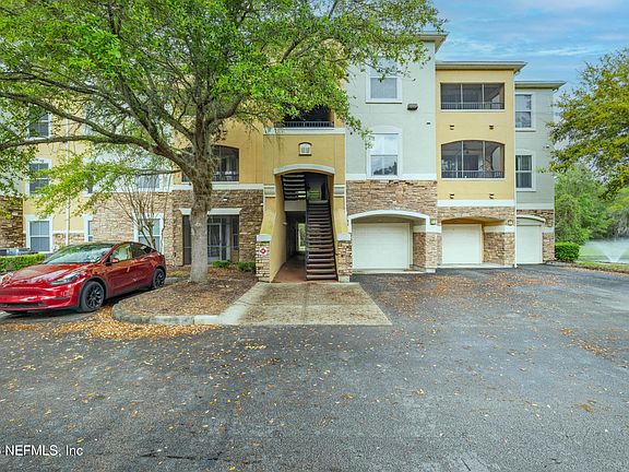 4th image of 8539 GATE Parkway W #438