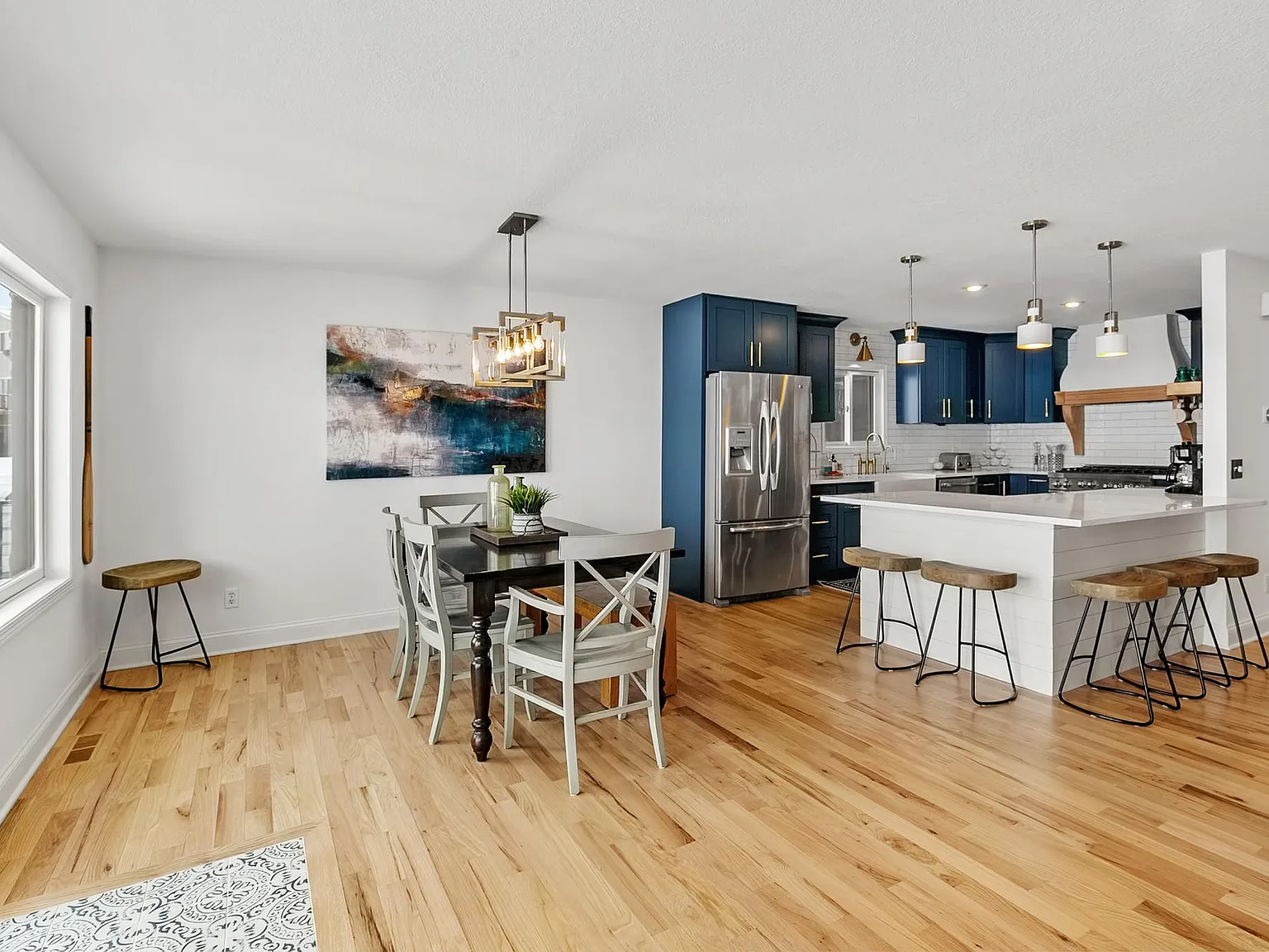 5 bed, 2.5 bath, 2599 sqft, $8,000 — Photo 4
