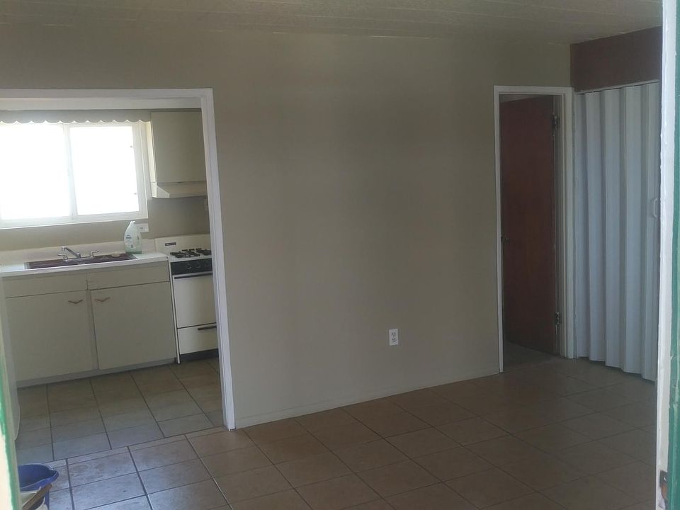 1st image of 400 Lee Ave APT 3