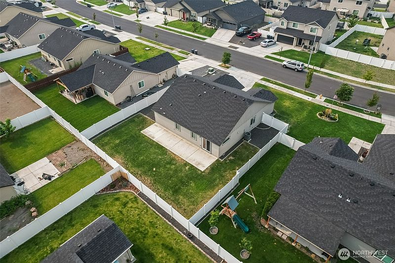 3rd image of 4229 W Cove West Drive