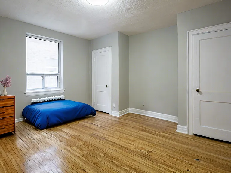 115 Eglinton Ave W — Photo 5