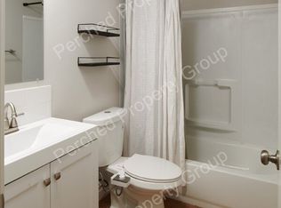 15533 NE Glisan St APT 5, Portland, OR 97230