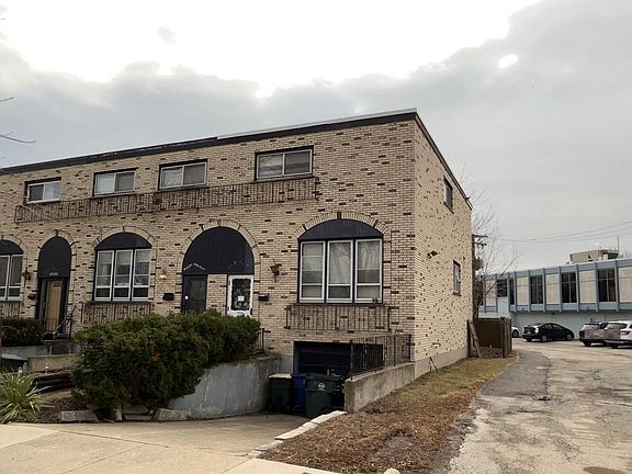 3rd image of 4569 W Jarvis Ave