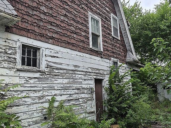 2nd image of 13916 Wisconsin St