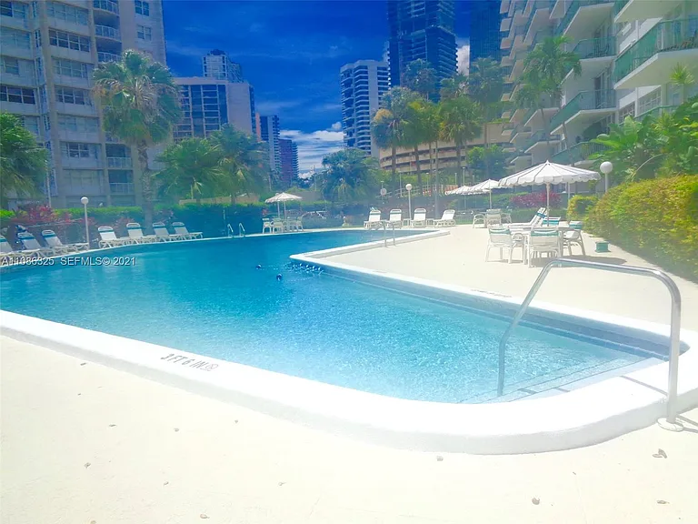 1408 Brickell Bay Dr #2F — Photo 2