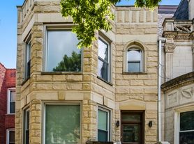 4943 S Washington Park Ct, Chicago, IL
