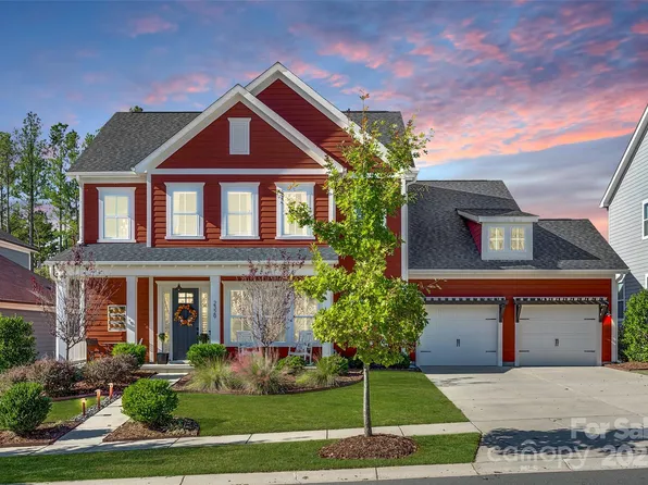 2329 Paddlers Cove Dr, Clover, SC 29710