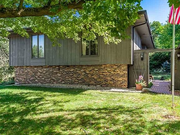 3rd image of 1915 Old Orchard Ct