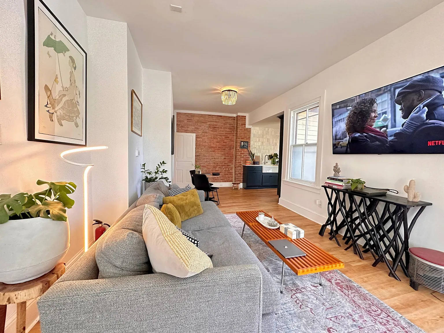 47 W La Crosse Ave — Photo 1