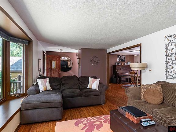 4th image of 302 Meadow Woods Dr