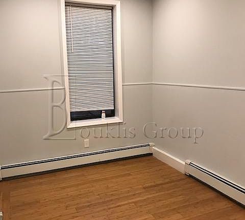 5th image of 3547 32nd St APT 1R