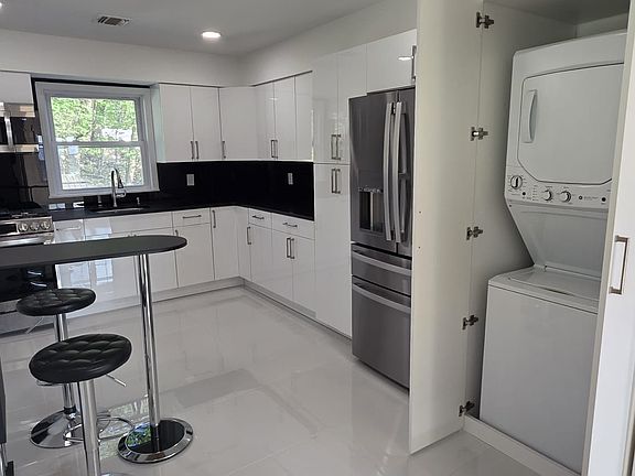 4th image of 5200 Meadowview Ave #2