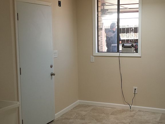 5th image of 946 Stahlman Dr