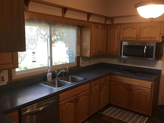 Spacious Kitchen with Appliances