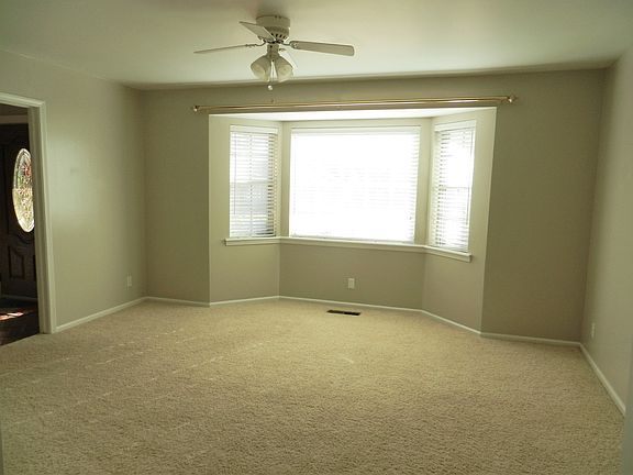 SPACIOUS FORMAL LIVING