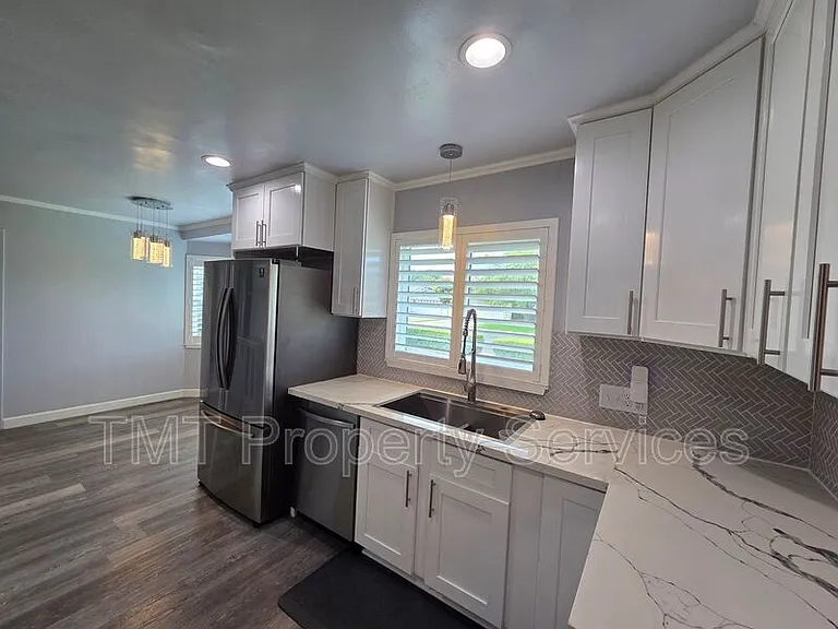 9 W Robinhood Dr — Photo 15