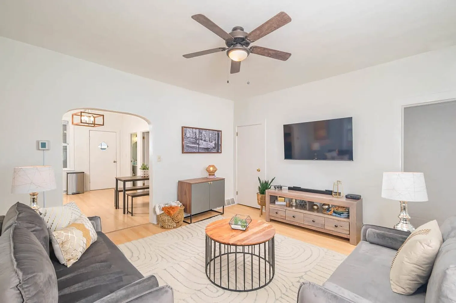 2 bed, 1.0 bath, 1097 sqft, $2,210 — Photo 1