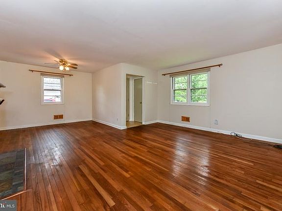 4th image of 2331 Katherine Ave