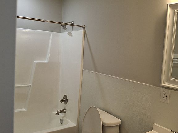4th image of 1700 Fletcher Dr #B